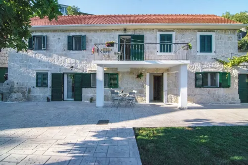 Ein Romantisches Natursteinhaus mit Pool in Dalmatien