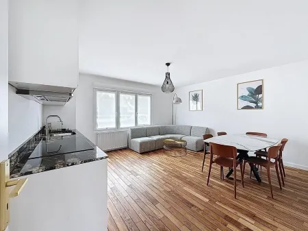 Newly renovated 3-bedroom apartment 300m from the beach and Rue St Jean