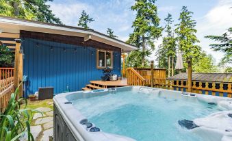 Mid-Century Beach Cabin by Avantstay Walk to Beach