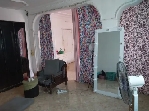 Female onlySuperb 6-bedroom apartment in Cairo Governorate with WiFi, AC Hotels near Prince Mohamed Ali Palace (Manial Palace)