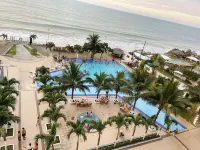 APARTMENT SEA VIEW RESORT FONTAINEBLEAU TONSUPA, SWIMMING POOLS PRIVATE BEACH Hotels in Tonsupa