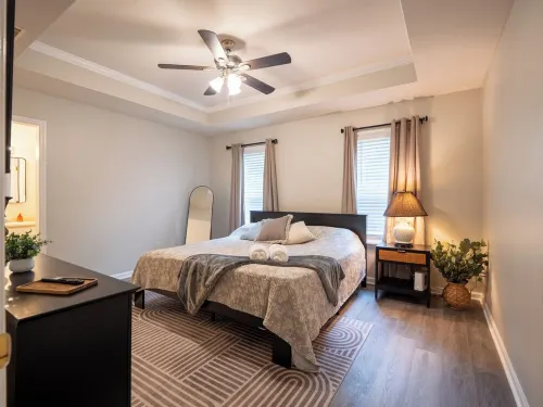 Upscale GAME ROOM, Movie Theater, Arcade, Fire Pit, 4BD/2BA Home with WIFI