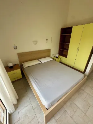 Grandpà apartment in residence with swimming pool Hotels near Madonna della Neve