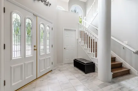 Charming townhome in Redondo Beach Отели рядом с достопримечательностью «Redondo Beach The Pier Sign»