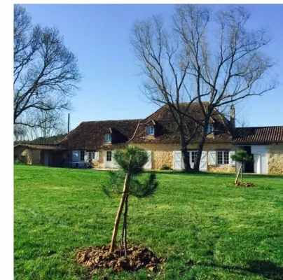 Charming Périgord farmhouse with breathtaking views over the valley and garden