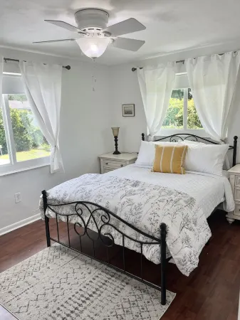 Heart of Fort Myers, close to it all! Отели в г. Уиски-Крик