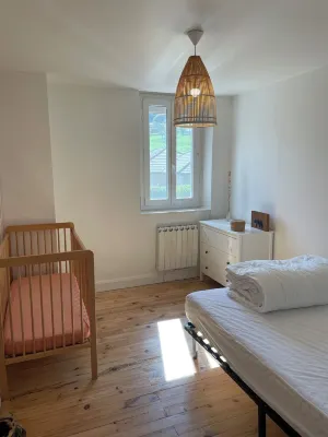 Charming country house, quiet garden with trees, near Lake Paladru Hotels in Valencogne