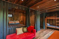 Hidden gem of Hanoi- container house by the lake Các khách sạn gần Hồ Đồng Đò