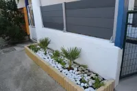 L' Escale, appartement climatisé à 50 mètres de la plage avec WIFI et Box Tv Hôtels à : Fos-sur-Mer