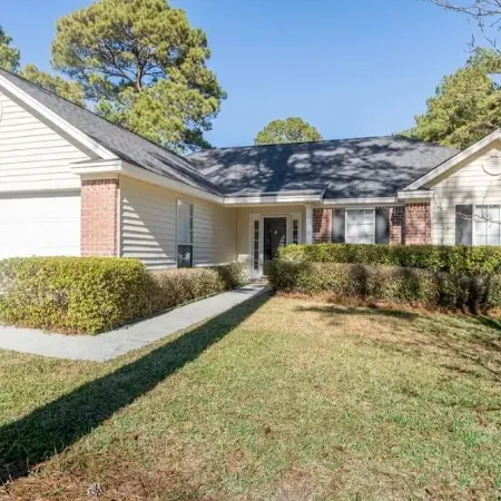Heart of Pooler- Family friendly w/ garage parking