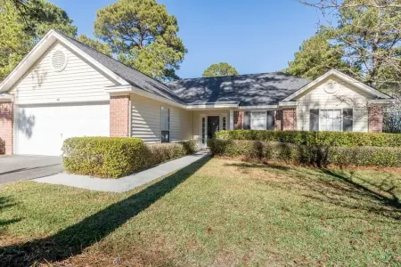Heart of Pooler- Family friendly w/ garage parking