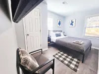 5 Min. from Elon w/in Unit Washer + Dryer - Fast Wi-Fi - Smart TVs