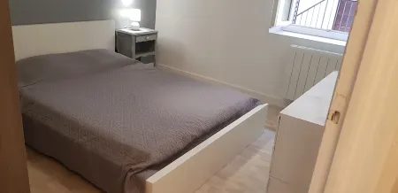 T2 + large terrace near cathedral