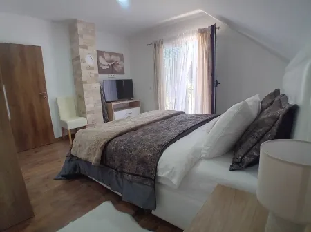 Cozy 3BR Villa near Durmitor National Park - Free WiFi & Parking - Nature Escape Отели в г. Мотички Гај