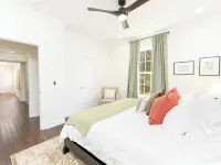 Walk to Downtown Northport/ Porch + Fire Pit Hotels in Northport