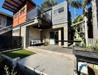 Cali beach living! Modern 2 BR home. Pet friendly. Walk to town, beaches, harbor