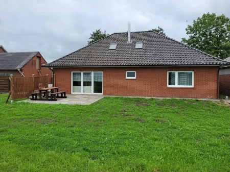 Vacation apartment with garden in Drochtersen