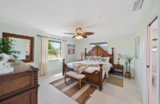 Villa Paradisus. Heated Pool! 6 min to the beach