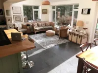 Large Family Home With Heated Pool, Private Garden & Yoga Studio / gym