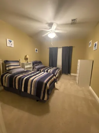 3-bedroom condo in pleasant Baton Rouge with swimming pool, fitness equip, WiFi