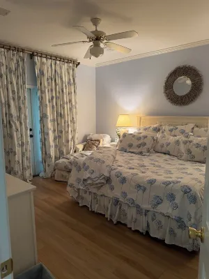 Charming lake cabin on beautiful Lake Martin - 6 bedrooms, sleeps 17