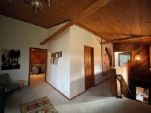 Naked Elk Lodge: 4 Bdrms, Hot Tub, Projector TV near Mt. Rainier