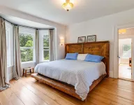 Historic 3-bedroom house with a beautiful garden in oceanfront  Shelburne. Hotels in Shelburne