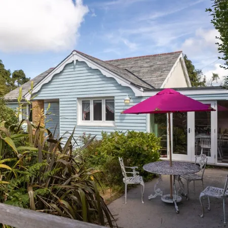 1950's styled Bungalow close to Cornwall Coast in quiet surroundings. Отели в г. Бьюд