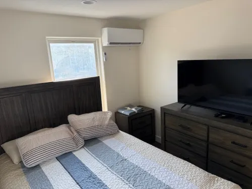 Charming 1-bedroom house with WiFi and AC in El Monte Hotels in El Monte