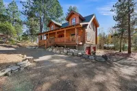 Log cabin with game room by skiing & lake