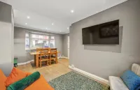 Cosy 3 Bedroom House in Rochester, close to the must see sights in Rochester Hotels in Rochester