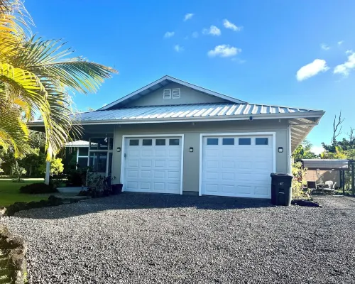 Charming 2-bedroom house in peaceful Keaau with WiFi, AC ハワイアン・パラダイス・パークのホテル