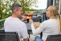 Tropical whisper penthouse in Hof. Balcony, Weber grill, whirlpool, digital check-in Hotels in Hof