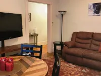 Charming 2-bedroom apartment with equipped kitchen and AC, in Cumberland, MD. Hotels in Cumberland