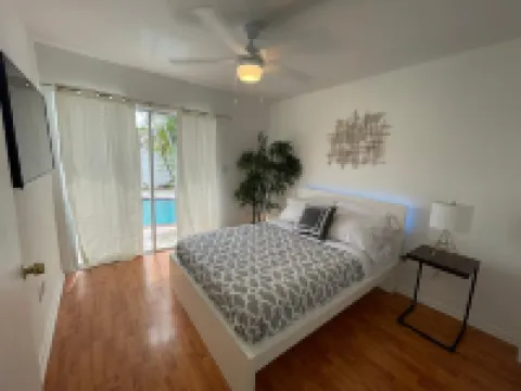 Kendall Keys Oasis Entire Dream Home with HEATED Pool, Theater & Arcade Hotels in The Hammocks