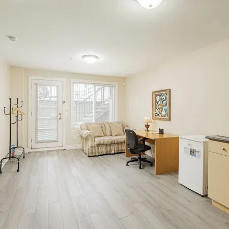 Private Sunny Cozy 1BR Suite