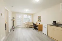 Private Sunny Cozy 1BR Suite