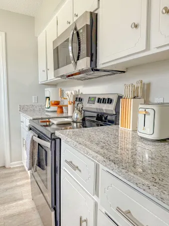 Ample Parking Near Ft Stewart, Richmond Hill, I-95