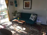 CozyOaks Studio - Charming cottage in woodsy Oakland with WiFi access