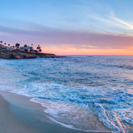 Oceanfront Beach, Pool, Hot Tub, Pickleball, Movie Theater, Elevator & Golf Cart