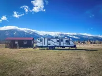 Spacious Travel Trailer with AC in Stevensville