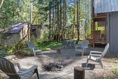 Luxury A-Frame with Hot Tub! 15 Mins to Stevens Pass - Misty Mt. Haus