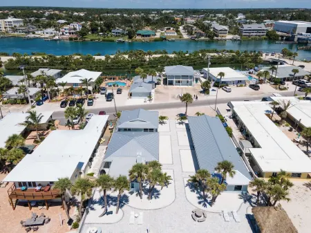 Cozy cottage on Casey Key Отели в г. Нокомис