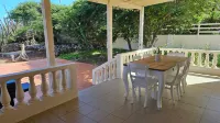 Charming 3-bedroom villa with stunning views Hotels in Matividiri
