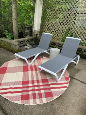 Third Floor Apartment with a Shared Backyard Hotels in Blooming Grove