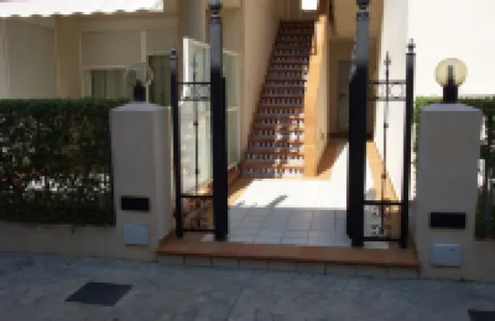 Apartment on the beachfront with pool and parking