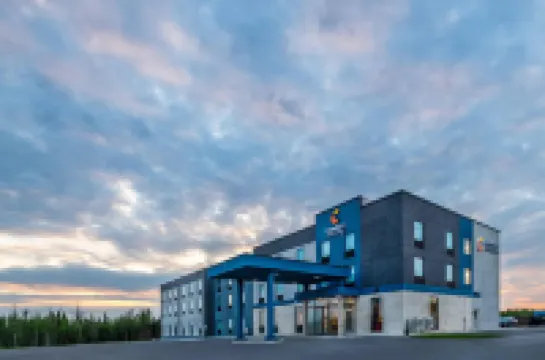 Comfort Inn & Suites Hotels in Cochrane