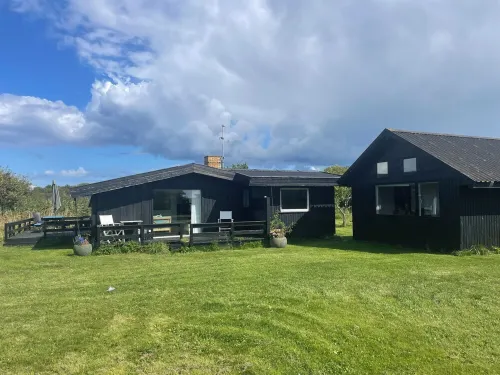 4-bedroom cabin in delightful Sjællands Odde 100m to the beach