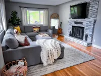 Spacious 4 BR/3 BA House Huge Backyard Close to Skiing, Red Rocks & Downtown