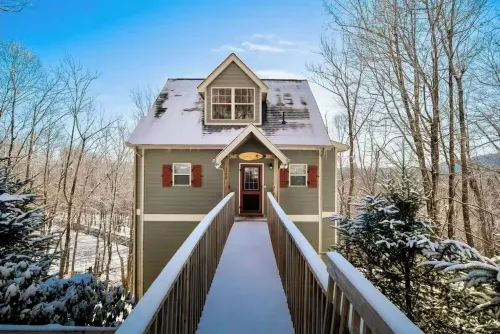 Location! Charming mountain retreat at 4000' elevation with stunning views.